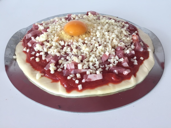 pizza sur plaque inox